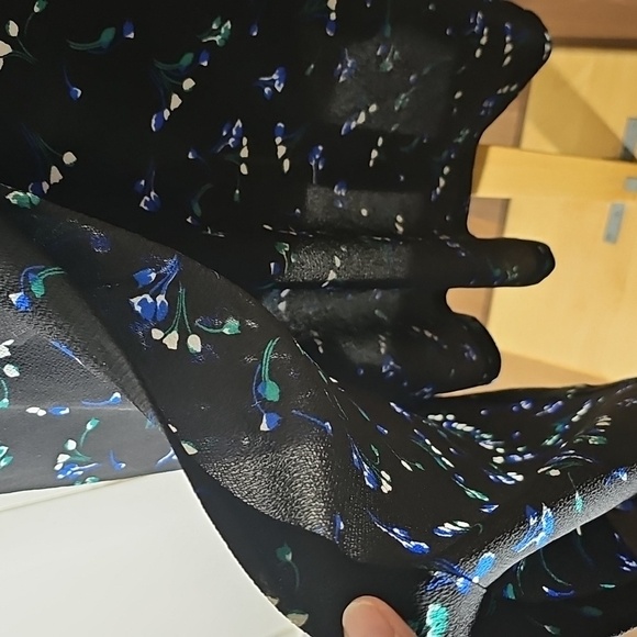 Ralph Laured Faux Wrap Elegant Navy Floral Dress. Size 2. With Tie. - Picture 4 of 13